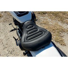 MUSTANG - MAX PROFILE TOUR SOLO SEAT - TRAPEZOID STITCH - '18-20 FXFB & FXFBS